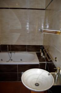 Chambres d'hotes/B&B CHATEAU LA SERVAYRIE - Chambre d'hotes : Chambre Lit King-Size avec Baignoire Spa