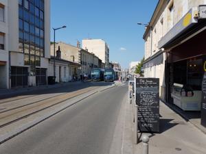 Appartement Ravissante petite maison a Bordeaux : photos des chambres