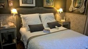 Chambres d'hotes/B&B Le Clos Manceau : Chambre Triple Alienor