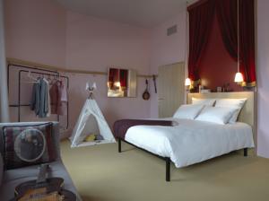 MOB HOTEL Paris Les Puces : Chambre Familiale