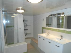 Appartement Gite entre sources et riviere : Appartement - Rez-de-Chaussée