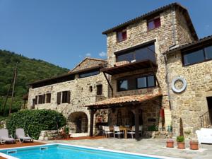 Chambres d'hotes/B&B Gite le Troubadour : Chambre Lit King-Size - Vue sur Piscine 