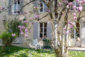 Chambres d'hotes/B&B Moulin de la Papeterie B&B : Chambre Familiale - Vue sur Jardin (3)