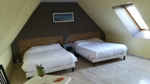 Hebergement Le Marquis De La Guintre : Chambre Familiale avec Salle de Bains