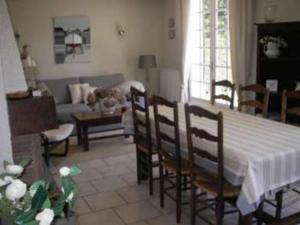 Hebergement House Kairon plage, agreable maison proche de la plage dans un endroit calme : Maison de Vacances (8 Adultes)