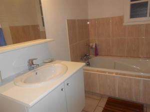 Hebergement House Kairon plage, agreable maison proche de la plage dans un endroit calme : photos des chambres