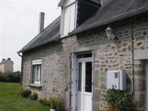 Hebergement House Saint pair sur mer maison mitoyenne en pierre de type f3 avec jardin non clos : Maison de Vacances (4 Adultes)
