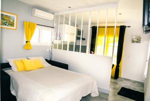 Appartement gite en rez de jardin dans coin calme avec piscine : photos des chambres