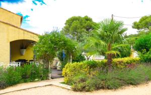Appartement gite en rez de jardin dans coin calme avec piscine : photos des chambres