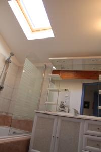 Hebergement Maison Sous les Platanes : photos des chambres