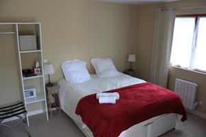 Chambres d'hotes/B&B La Cascade : Chambre Double - Accessible aux Personnes à Mobilité Réduite 