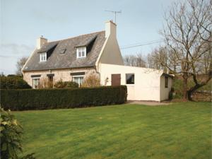 Hebergement Two-Bedroom Holiday home 0 in Plougrescant : photos des chambres