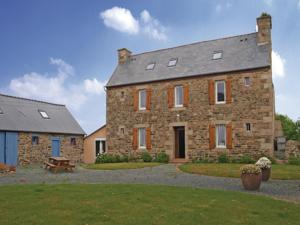 Hebergement Holiday home Treguier with a Fireplace 350 : photos des chambres