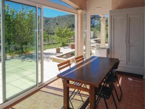 Hebergement Four-Bedroom Holiday Home in Paziols : photos des chambres