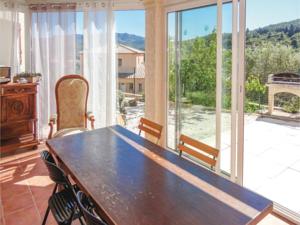 Hebergement Four-Bedroom Holiday Home in Paziols : photos des chambres