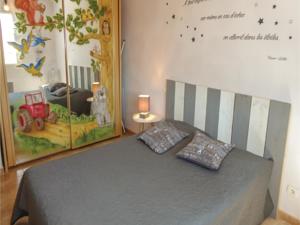 Hebergement Four-Bedroom Holiday Home in Paziols : photos des chambres