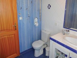Hebergement Four-Bedroom Holiday Home in Paziols : photos des chambres