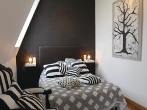 Hebergement Holiday Home Pont Saint Esprit with Fireplace 03 : photos des chambres