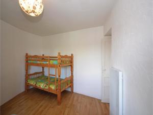 Hebergement Three-Bedroom Holiday Home in Bagard : photos des chambres