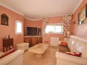 Hebergement Four-Bedroom Holiday Home in Uchaud : photos des chambres