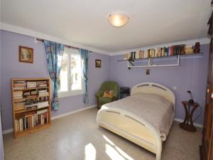 Hebergement Four-Bedroom Holiday Home in Uchaud : photos des chambres