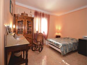 Hebergement Four-Bedroom Holiday Home in Uchaud : photos des chambres