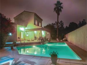Hebergement Four-Bedroom Holiday Home in Milhaud : photos des chambres