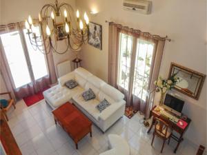 Hebergement Four-Bedroom Holiday Home in Montblanc : photos des chambres
