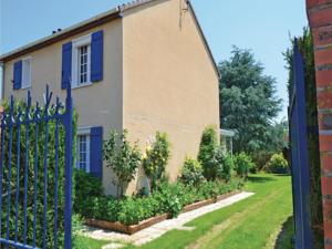 Hebergement Three-Bedroom Holiday Home in Guichainville : photos des chambres