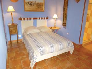 Hebergement Holiday home Breux-Sur-Avre with a Fireplace 411 : photos des chambres