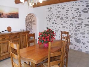 Hebergement Three-Bedroom Holiday Home in Sigoyer : Maison de Vacances de 3 Chambres 
