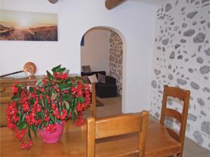Hebergement Three-Bedroom Holiday Home in Sigoyer : photos des chambres