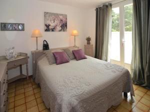 Hebergement Holiday home Saint-Chamas with Outdoor Swimming Pool 420 : Maison de Vacances 2 Chambres