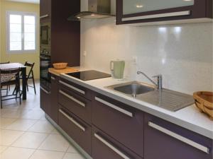 Hebergement Three-Bedroom Holiday Home in Lancon de Provence : photos des chambres