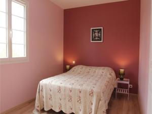 Hebergement Three-Bedroom Holiday Home in Lancon de Provence : photos des chambres