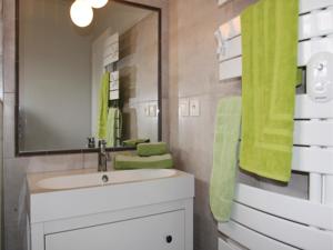 Hebergement Three-Bedroom Holiday Home in Lancon de Provence : photos des chambres