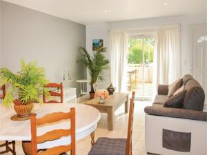 Hebergement Two-Bedroom Holiday Home in Lancon de Provence : Maison de Vacances 2 Chambres