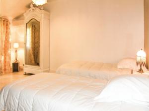 Hebergement Two-Bedroom Holiday Home in Lancon de Provence : photos des chambres