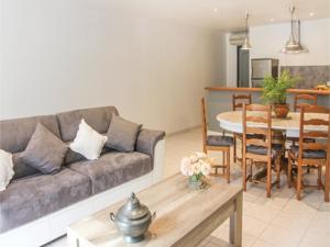 Hebergement Two-Bedroom Holiday Home in Lancon de Provence : photos des chambres