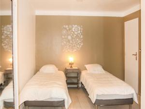 Hebergement Two-Bedroom Holiday Home in Lancon de Provence : photos des chambres