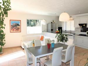 Hebergement Three-Bedroom Holiday home Ancone with a Fireplace 05 : photos des chambres