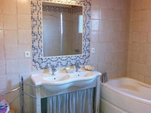 Hebergement Holiday home La Begude-De-Mazenc 80 with Outdoor Swimmingpool : photos des chambres