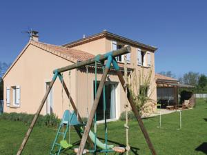 Hebergement Four-Bedroom Holiday home Montboucher sur Jabron 0 03 : photos des chambres