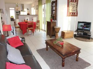 Hebergement Four-Bedroom Holiday home Montboucher sur Jabron 0 03 : photos des chambres