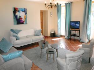 Hebergement Holiday Home Montelimar Nord with Fireplace XII : Maison de Vacances 5 Chambres