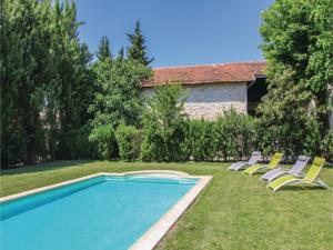 Hebergement Holiday Home Montelimar Nord with Fireplace XII : photos des chambres