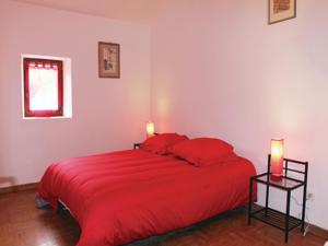 Hebergement Holiday Home Montjoux with Fireplace I : photos des chambres