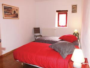 Hebergement Holiday Home Montjoux with Fireplace I : photos des chambres