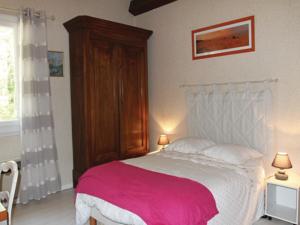 Hebergement Three-Bedroom Holiday Home in Eyguians : photos des chambres