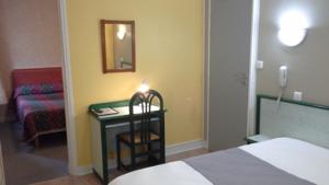 Logis Hotel La cremaillere : Chambre Triple